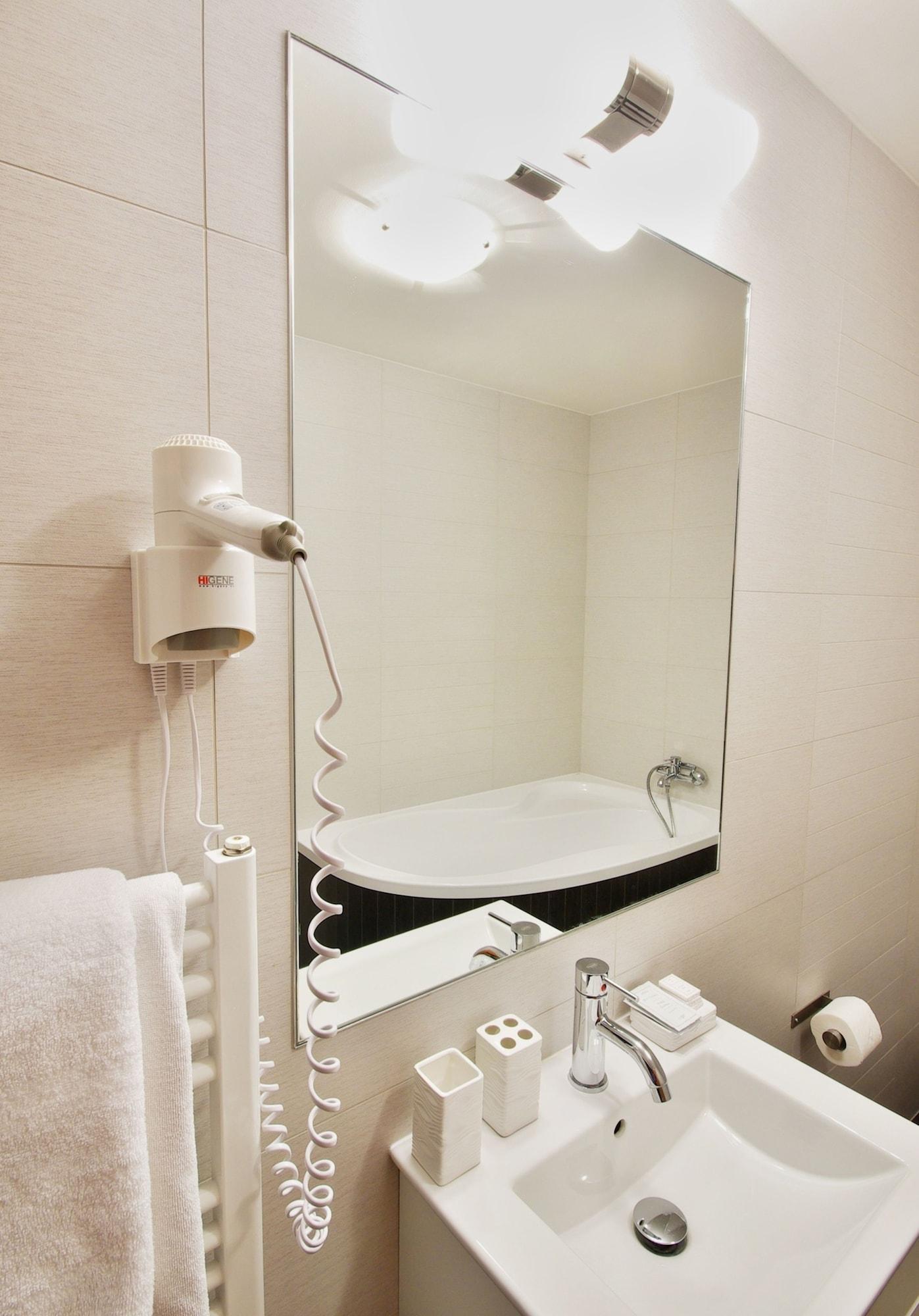 Hotel Adeba Plus