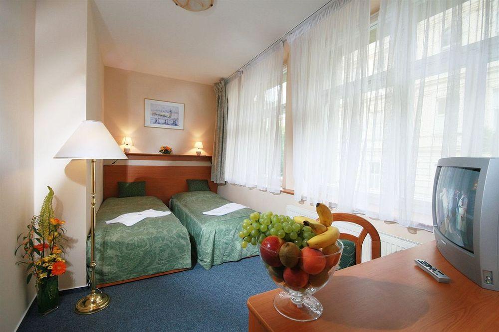Hotel Adeba Plus 4*